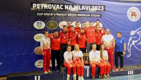 ZVEZDA I PROLETER NAJBOLJI: Završen Kup Srbije za seniore u rvanju ZVEZDA I PROLETER NAJBOLJI: Završen Kup Srbije za seniore u rvanju