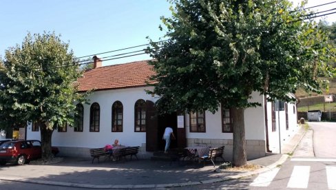 JEDNA KAFANA U SRBIJI GOSTE DOČEKUJE VEĆ 102 GODINE: Sačuvali i viljušku sa Solunskog fronta (FOTO)