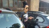 ДЕВОЈКА ЧЕКА ЗОРАНА МАРЈАНОВИЋА: Прве фотографије испред Централног затвора ДЕВОЈКА ЧЕКА ЗОРАНА МАРЈАНОВИЋА: Прве фотографије испред Централног затвора