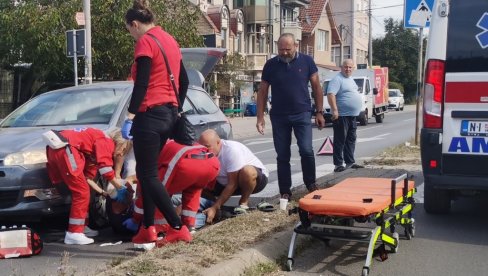 SAOBRAĆAJNA NESREĆA U NIŠU: Sudarili se auto i biciklista - oboren vozač bicikla