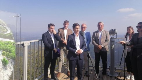 ЈА САМ ПОНОСНА! Премијерка у Овчарско-кабларској клисури: Не бисмо успели без Каблараца, идемо даље, вратићемо овај део природи ЈА САМ ПОНОСНА! Премијерка у Овчарско-кабларској клисури: Не бисмо успели без Каблараца, идемо даље, вратићемо овај део природи