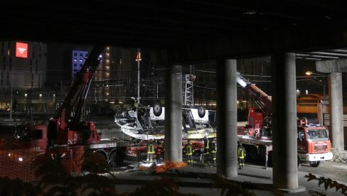ПУКОМ СРЕЋОМ ИЗБЕГЛИ ТРАГЕДИЈУ: Софија с дечком закаснила на аутобус смрти који се преврнуо код Венеције ПУКОМ СРЕЋОМ ИЗБЕГЛИ ТРАГЕДИЈУ: Софија с дечком закаснила на аутобус смрти који се преврнуо код Венеције