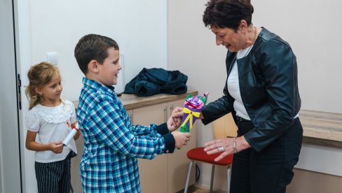 PREDŠKOLCI I ĐACI POSETILI OPŠTINU SVILAJNAC: Obeležana Dečija nedelja (FOTO) PREDŠKOLCI I ĐACI POSETILI OPŠTINU SVILAJNAC: Obeležana Dečija nedelja (FOTO)