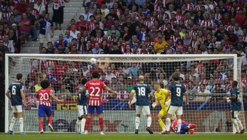 LIGA ŠAMPIONA JE SVE NEVEROVATNIJA: Noć za istoriju fudbala - a kakvi su tek bili golovi! (VIDEO) LIGA ŠAMPIONA JE SVE NEVEROVATNIJA: Noć za istoriju fudbala - a kakvi su tek bili golovi! (VIDEO)