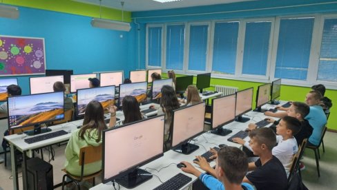 Kroz projekat „Stvaramo znanje“ Telekom Srbija opremio 140 škola širom Srbije Kroz projekat „Stvaramo znanje“ Telekom Srbija opremio 140 škola širom Srbije