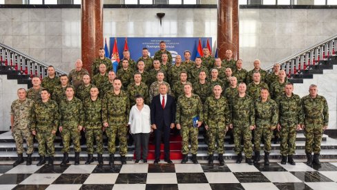 ВИСОК СТЕПЕН  ПОВЕРЕЊА СВОГ НАРОДА: Полазници највишег војног усавршавања у посети Покрајинској влади