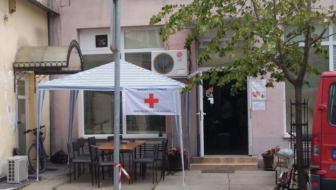ШИРОМ ГРАДА ПРИКУПЉАЊЕ ДРАГОЦЕНЕ ТЕЧКОСТИ: Добровољно давање крви ШИРОМ ГРАДА ПРИКУПЉАЊЕ ДРАГОЦЕНЕ ТЕЧКОСТИ: Добровољно давање крви