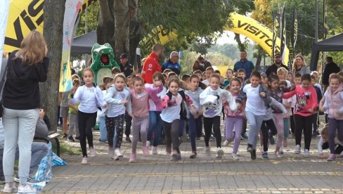 ПРИКУПЉАЛИ НОВАЦ ЗА ПЕДИЈАТРИЈУ: Суботички малишани трчали за срећније детињство ПРИКУПЉАЛИ НОВАЦ ЗА ПЕДИЈАТРИЈУ: Суботички малишани трчали за срећније детињство