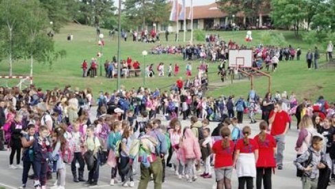 U BOJAMA RUJA: Ekološka manifestacija u Deliblatskoj peščari