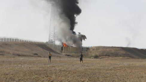 ИЗРАЕЛЦИ ПРОЖИВЉАВАЈУ ХОРОР, ТРАЖЕ ПОМОЋ: Тврде да нападачи из Газе покушавају провалити у њихове домове и пуцају по вратима ИЗРАЕЛЦИ ПРОЖИВЉАВАЈУ ХОРОР, ТРАЖЕ ПОМОЋ: Тврде да нападачи из Газе покушавају провалити у њихове домове и пуцају по вратима