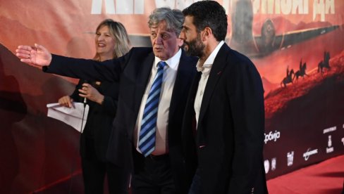 ДОМАЋИН БЕОГРАДСКЕ ПРЕМИЈЕРЕ: Бајић захвалио градоначелнику Шапићу што је дао подршку филму којим се враћа дуг нашим прецима ДОМАЋИН БЕОГРАДСКЕ ПРЕМИЈЕРЕ: Бајић захвалио градоначелнику Шапићу што је дао подршку филму којим се враћа дуг нашим прецима