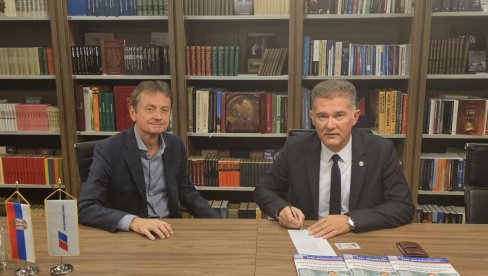 ПРЕДРАГ БАНДИЋ ПОСТАО ЧЛАН СНС-а Глишић: Добро дошао у нашу породицу којој је Србија изнад свега ПРЕДРАГ БАНДИЋ ПОСТАО ЧЛАН СНС-а Глишић: Добро дошао у нашу породицу којој је Србија изнад свега