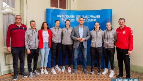 NA PRIJEMU U GRADSKOJ KUĆI : Rukometašice Srbije gošće Zrenjanina (FOTO)