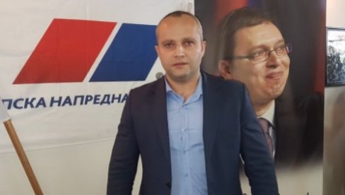 ЈАЊУШЕВИЋ ОШТРО ОДГОВОРИО ЂИЛАСУ: Куртијева саопштења постала су твоја политика ЈАЊУШЕВИЋ ОШТРО ОДГОВОРИО ЂИЛАСУ: Куртијева саопштења постала су твоја политика