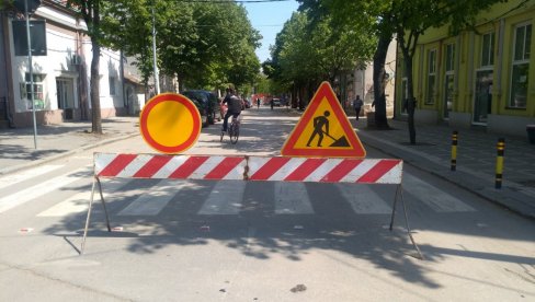 РАДОВИ У ВЕЛИКО ГРАДИШТУ: Део Карпатске улице затворен за саобраћај РАДОВИ У ВЕЛИКО ГРАДИШТУ: Део Карпатске улице затворен за саобраћај