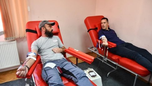 ХУМАНОСТ НА ДЕЛУ: Редовне акције добровољног давалаштва крви у Краљеву ХУМАНОСТ НА ДЕЛУ: Редовне акције добровољног давалаштва крви у Краљеву