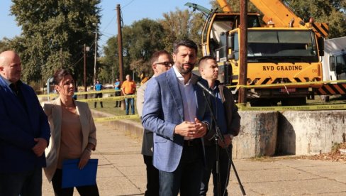 ШАПИЋ: Нећу одустати од уређења Савског шеталишта и уклањања сплавова, без обзира на све опструкције ШАПИЋ: Нећу одустати од уређења Савског шеталишта и уклањања сплавова, без обзира на све опструкције