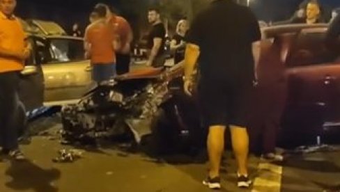 ТЕЖАК УДЕС У РАКОВИЦИ: Три особе превезене у Ургентни центар (ФОТО/ВИДЕО) ТЕЖАК УДЕС У РАКОВИЦИ: Три особе превезене у Ургентни центар (ФОТО/ВИДЕО)