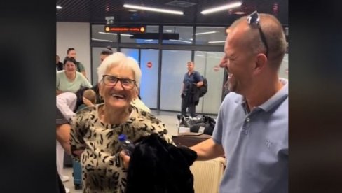 EMOTIVAN I NESVAKIDAŠNJI DOČEK NA AERODROMU: Baka se posle mnogo godina vratila u rodnu Srbiju (VIDEO) EMOTIVAN I NESVAKIDAŠNJI DOČEK NA AERODROMU: Baka se posle mnogo godina vratila u rodnu Srbiju (VIDEO)