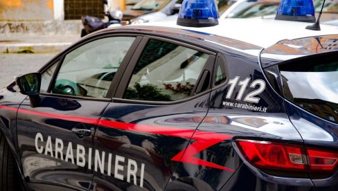 ŽENA IZ BiH NAPRAVILA HAOS U RIMU: Šutirala i udarala po automobilima, a onda kuhinjskim nožem napala italijansku policiju