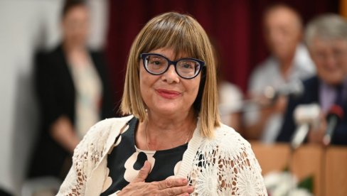 МАЈА ГОЈКОВИЋ: Тежак живот Бјелогрћа са 305 милиона динара из буџета МАЈА ГОЈКОВИЋ: Тежак живот Бјелогрћа са 305 милиона динара из буџета