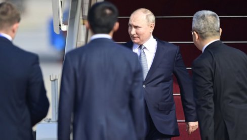 PUTIN STIGAO U ABU DABI: Sledi sastanak sa El Nahjanom - sa ruskim predsednikom brojna delegacija