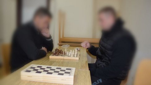 ОНИ СУ ДРУГИ НА СВЕТУ: Како је шахистима из поправног дома у Крушевцу ова игра променила живот (ФОТО) ОНИ СУ ДРУГИ НА СВЕТУ: Како је шахистима из поправног дома у Крушевцу ова игра променила живот (ФОТО)
