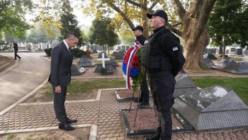 ВУЛИН ОДАО ПОШТУ МИЛОВАНОВИЋУ, РАНКОВИЋУ, ПЕНЕЗИЋУ: БИА обележава 124. годишњицу од оснивања Одељења за поверљиве полицијске послове ВУЛИН ОДАО ПОШТУ МИЛОВАНОВИЋУ, РАНКОВИЋУ, ПЕНЕЗИЋУ: БИА обележава 124. годишњицу од оснивања Одељења за поверљиве полицијске послове