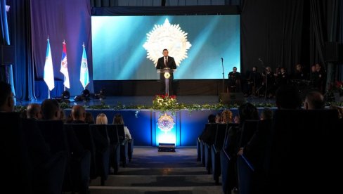 ВУЛИН ОДАО ПОШТУ ПОГИНУЛИМ ПРИПАДНИЦИМА СЛУЖБЕ: 124. година од оснивања Одељења за поверљиве полицијске послове (ФОТО) ВУЛИН ОДАО ПОШТУ ПОГИНУЛИМ ПРИПАДНИЦИМА СЛУЖБЕ: 124. година од оснивања Одељења за поверљиве полицијске послове (ФОТО)