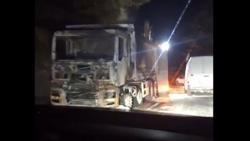 TERETNJAK SAV IZGOREO KOD IVANJICE, SVE SE PUŠI: Od kamiona ostala samo olupina (VIDEO) TERETNJAK SAV IZGOREO KOD IVANJICE, SVE SE PUŠI: Od kamiona ostala samo olupina (VIDEO)