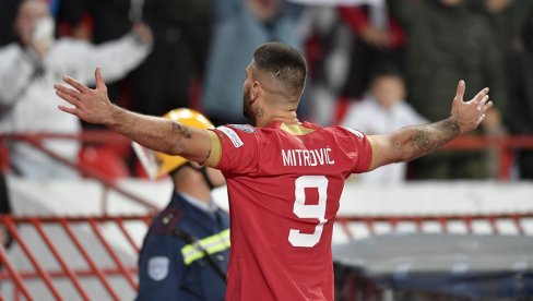 МАЛО КО ЈЕ ОВО ПРИМЕТИО: Ево шта је Александар Митровић урадио када је дао гол Црној Гори МАЛО КО ЈЕ ОВО ПРИМЕТИО: Ево шта је Александар Митровић урадио када је дао гол Црној Гори