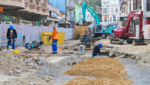 ДРУГА ФАЗА: Наставља се реконструкција Криве чаршије (ФОТО)