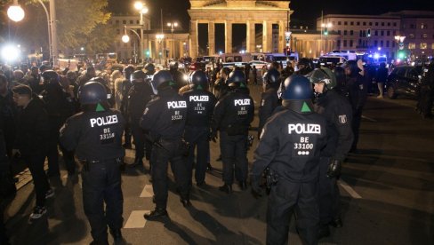 ŠOKANTNE SCENE: Novi snimak velike tuče navijača pred finale Evrolige u Berlinu (VIDEO + UZNEMIRUJUĆE FOTOGRAFIJE)