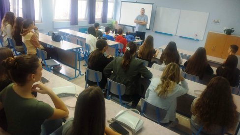 NOVO PRIZNANJE NAJBOLJEM PROFESORU: Paraćincu Borku Petroviću „Svedočanstvo o dobroti“