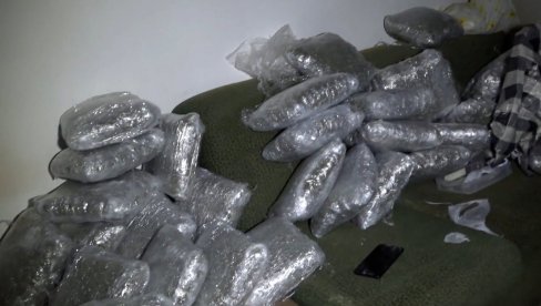 КРИО ДРОГУ У ГРОМОБРАНУ ЗГРАДЕ И ДУКСУ: Саслушан Л. В. (20) КРИО ДРОГУ У ГРОМОБРАНУ ЗГРАДЕ И ДУКСУ: Саслушан Л. В. (20)