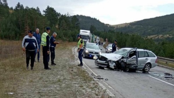 ДВОЈЕ ПОГИНУЛИХ ДНЕВНО: Четвртина свих саобраћајних незгода догоди се од јула до септембра, најчешће у јутарњим и ноћним часовима