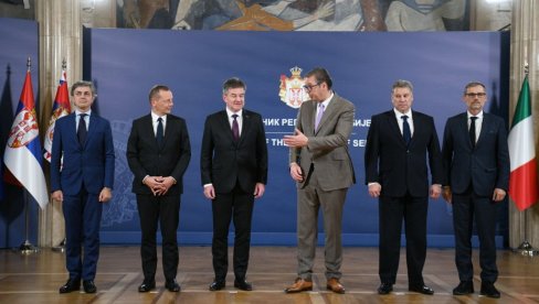 OGLASIO SE VUČIĆ NAKON SASTANKA SA VELIKOM PETORKOM: Verujem da ćemo u narednom periodu pronaći put za izlazak iz krize (FOTO)