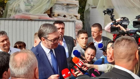 SJAJNE VESTI ZA LESKOVAC: Vučić - U planu su nova ulaganja, posebno u obrazovanje SJAJNE VESTI ZA LESKOVAC: Vučić - U planu su nova ulaganja, posebno u obrazovanje