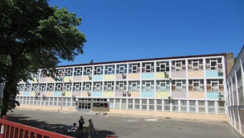 НА ПРАЗНЕ ПОЛИЦЕ СТИЖУ РОДНО ПОДОБНЕ КЊИГЕ: Отписивање дотрајалих дела у школи Браћа Барух могло би да има и идеолошку позадину НА ПРАЗНЕ ПОЛИЦЕ СТИЖУ РОДНО ПОДОБНЕ КЊИГЕ: Отписивање дотрајалих дела у школи Браћа Барух могло би да има и идеолошку позадину