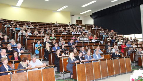 ЈУБИЛЕЈ ВРЕДАН ПАЖЊЕ: Обележен дан Хемијског факултета и 170 година од изучавања хемије на високошколским установама у Србији ЈУБИЛЕЈ ВРЕДАН ПАЖЊЕ: Обележен дан Хемијског факултета и 170 година од изучавања хемије на високошколским установама у Србији