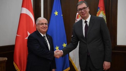 POSETA OD VELIKOG ZNAČAJA ZA MIR I STABILNOST: Vučić se sastao sa turskim ministrom odbrane POSETA OD VELIKOG ZNAČAJA ZA MIR I STABILNOST: Vučić se sastao sa turskim ministrom odbrane