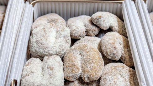 JAPANCI PRAVE ORASNICE: Jedna poslastičarnica u Abiku uvrstila naš slatkiš u ponudu JAPANCI PRAVE ORASNICE: Jedna poslastičarnica u Abiku uvrstila naš slatkiš u ponudu