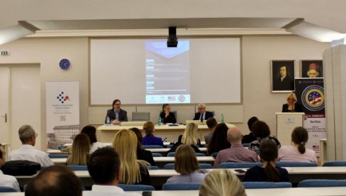 ПОЧЕЛА ШКОЛСКА ГОДИНА: Прва генерација форензичких рачуновођа на Економском факултету у Београду ПОЧЕЛА ШКОЛСКА ГОДИНА: Прва генерација форензичких рачуновођа на Економском факултету у Београду