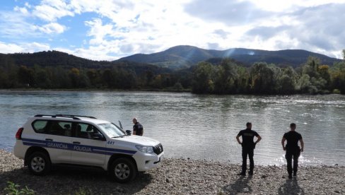 NASTAVLJA SE POTRAGA KOD LOZNICE: Vatrogasci traže muškarca pod sumnjom da se utopio u ledenoj Drini