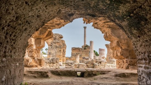 НА МОЋНУ КАРТАГИНУ СЕЋАЈУ ЈОШ САМО ТЕРМЕ: У Тунису, на месту древног града од ког су стрепеле империје НА МОЋНУ КАРТАГИНУ СЕЋАЈУ ЈОШ САМО ТЕРМЕ: У Тунису, на месту древног града од ког су стрепеле империје