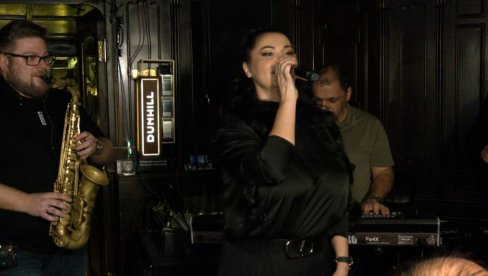 NOVI ALBUM POVODOM 50. ROĐENDANA I 26 GODINA KARIJERE: Jana Todorović priznala od čega neće odstupati (FOTO/VIDEO) NOVI ALBUM POVODOM 50. ROĐENDANA I 26 GODINA KARIJERE: Jana Todorović priznala od čega neće odstupati (FOTO/VIDEO)