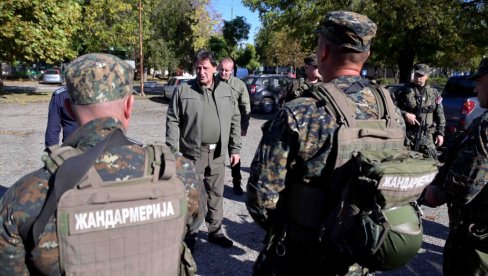 ГАШИЋ О СИТУАЦИЈИ НА СЕВЕРУ СРБИЈЕ: Све расположиве снаге МУП-а су на територији Суботице, Сомбора, Кикинде (ФОТО)