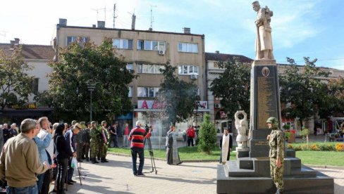 СМЕДЕРЕВО ОБЕЛЕЖИЛО ДАН ОСЛОБОЂЕЊА У ПРВОМ СВЕТСКОМ РАТУ: Комеморативни скуп код споменика палим борцима (ФОТО)