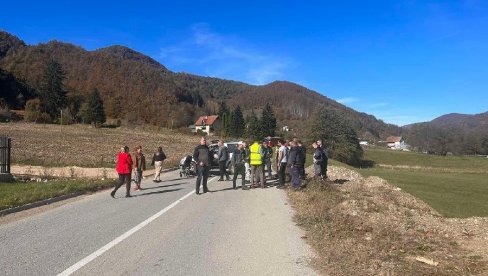 DA LI TREBA NEKO DA STRADA: Protest ogorčenik radnika i rukovodstva firme iz Bijelog Polja