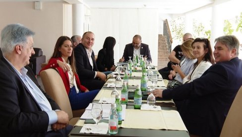POHVALA OPŠTINI HERCEG NOVI: Jedina u Crnoj Gori zanatstvo uključuje u privrednu strategiju POHVALA OPŠTINI HERCEG NOVI: Jedina u Crnoj Gori zanatstvo uključuje u privrednu strategiju
